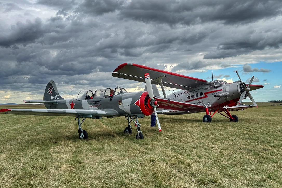 Yak und Antonow An-2 auf dem Flugplatzfest in Taucha