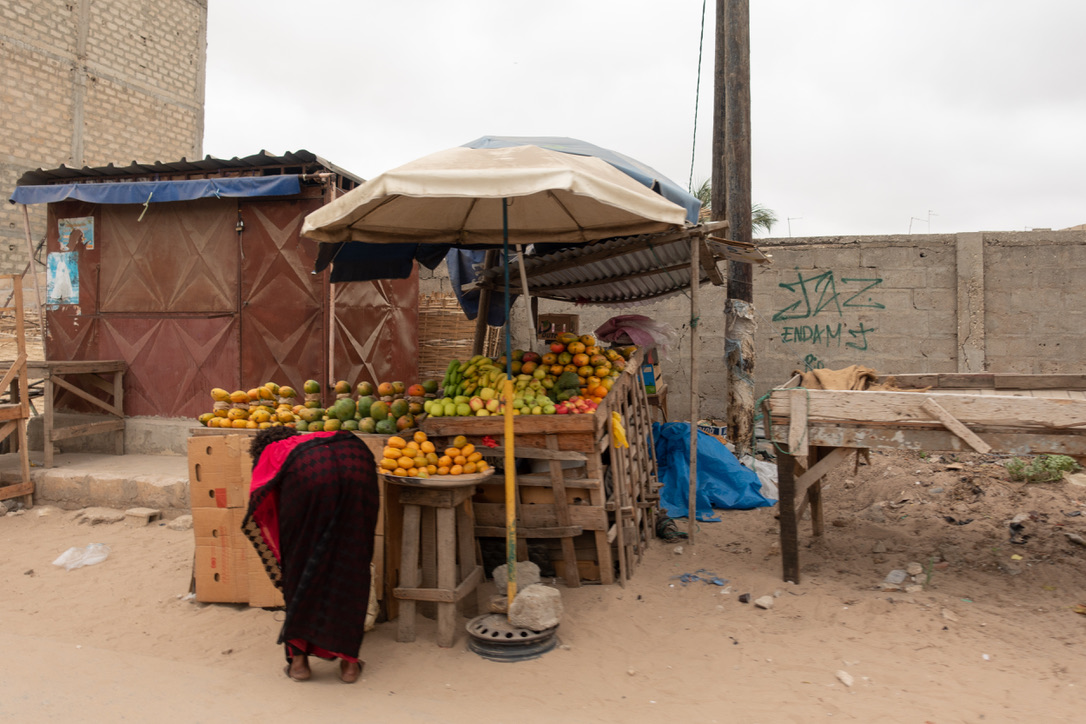 Obststand am Straßenrand im Senegal