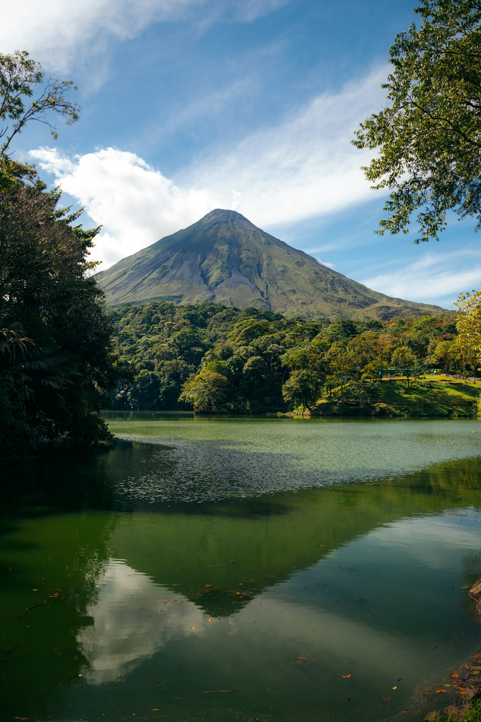Arenal im Spiegel des Wassers