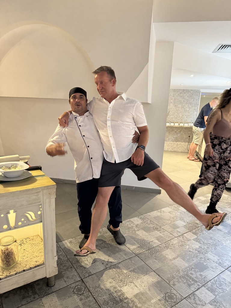 Ein fröhlicher Moment im Hotelrestaurant
