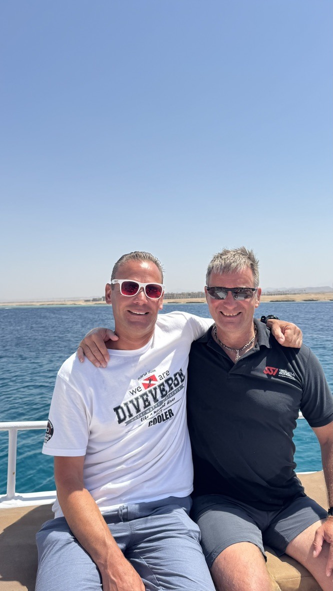 Gemeinsam unterwegs: Freundschaft und Meer
