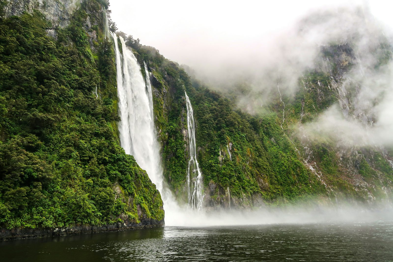Wasserfall im Milford Sound
