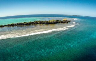 Apo Menor im Apo Reef Natural Park aus der Luft