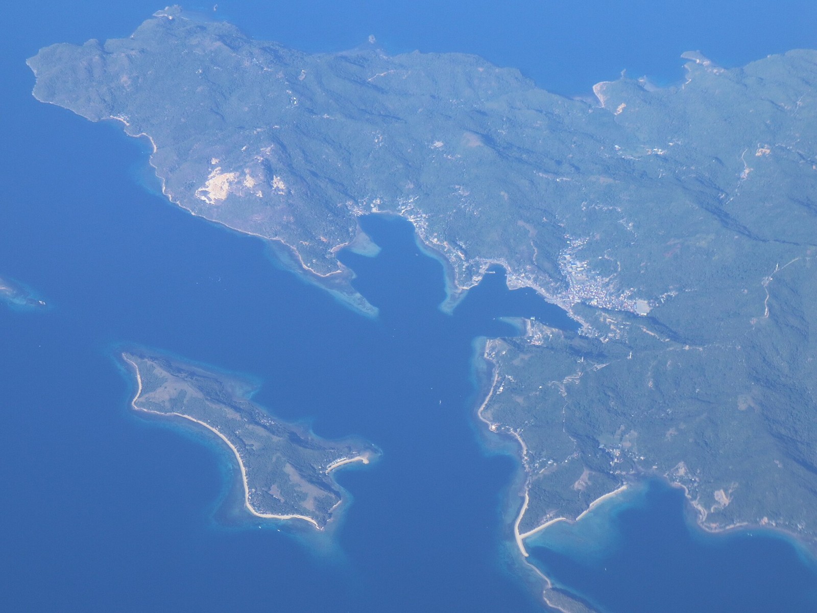 Hafen und Küste von Romblon aus der Luft