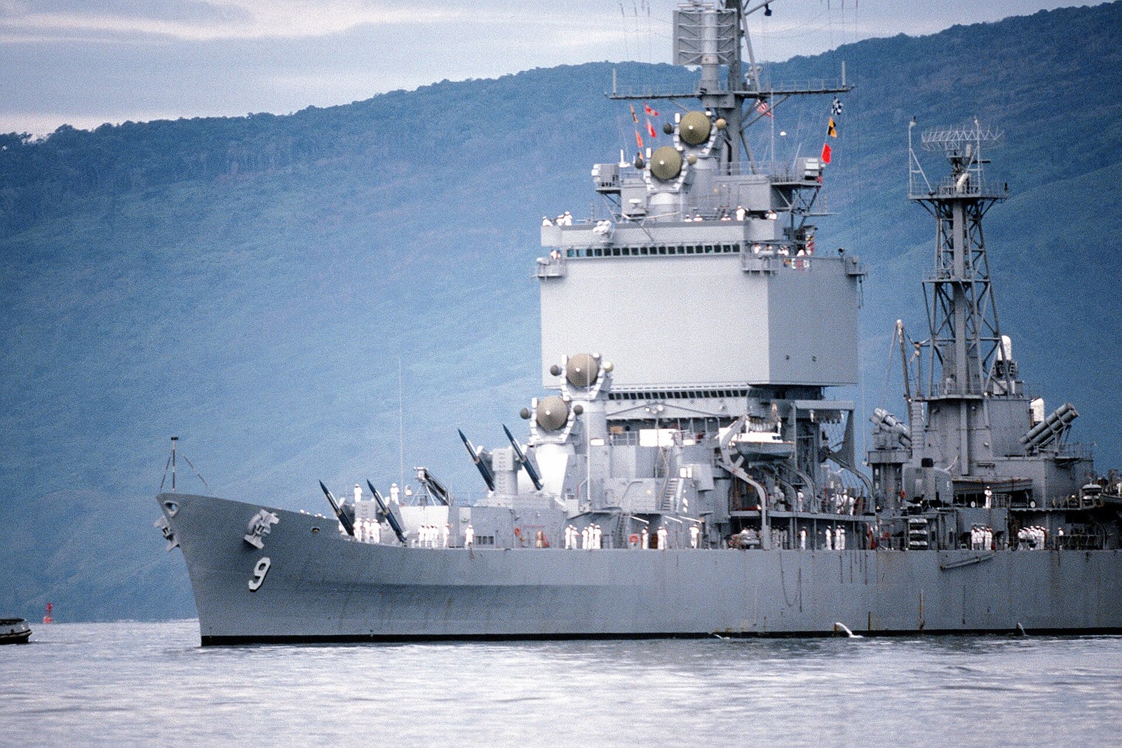 Historische Aufnahme: USS Long Beach in Subic Bay – kein betauchbares Wrack