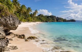 Küstenlandschaft und Meer auf den Philippinen