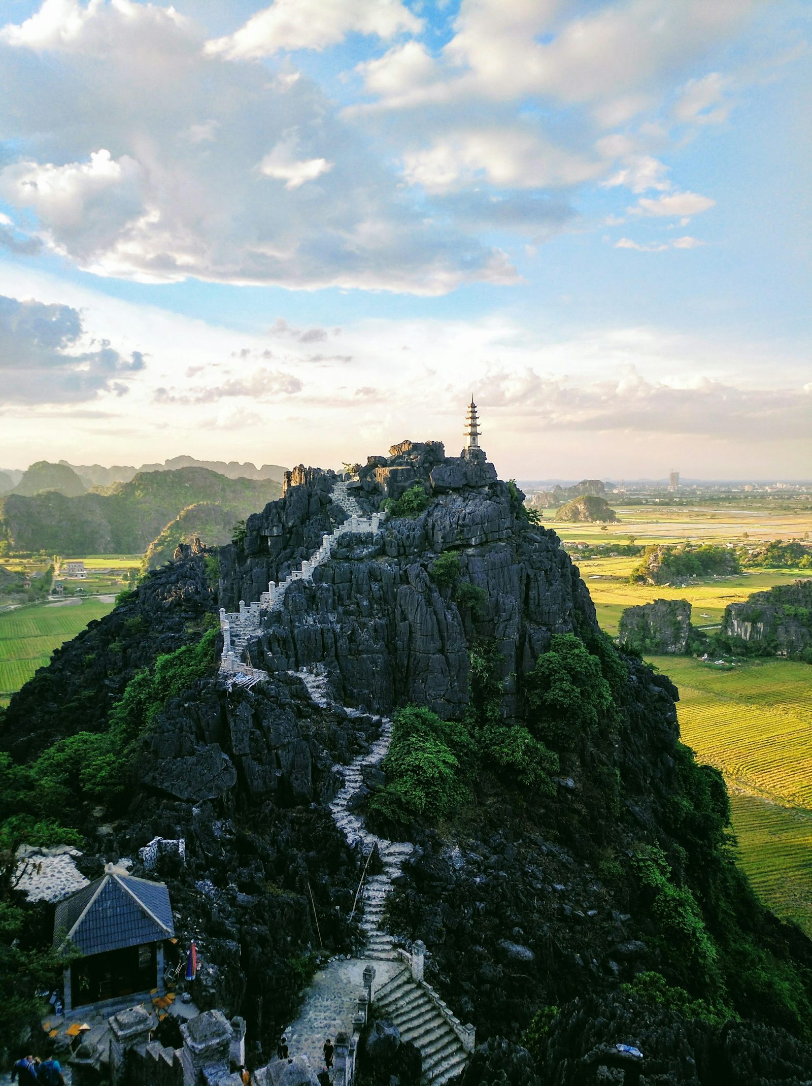 Aussichtspunkt in der Karstlandschaft von Ninh Binh